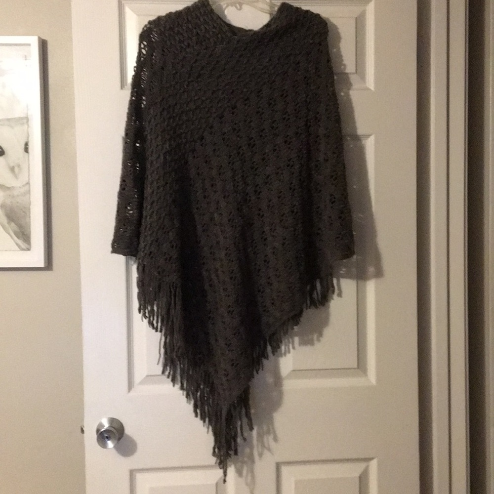 Soft witchy gypsy poncho 70s cottagecore shawl